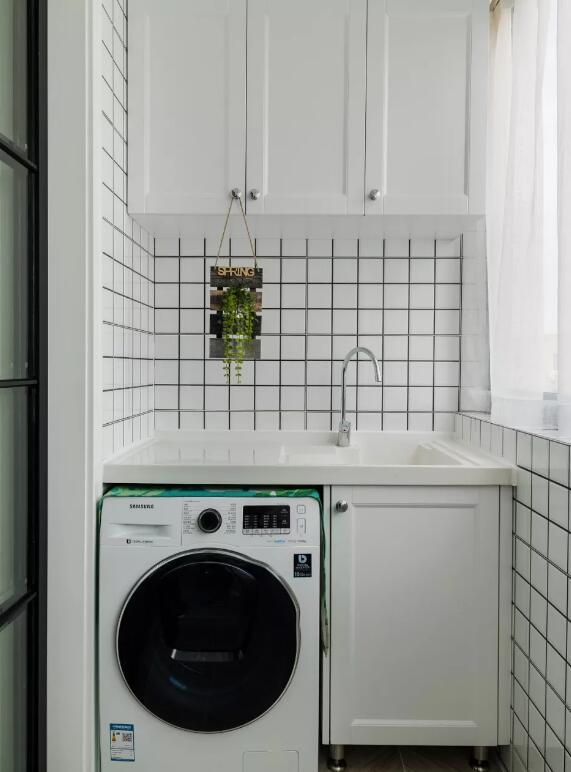 嫌卫生间太小？那是因为你没利用好阳台！