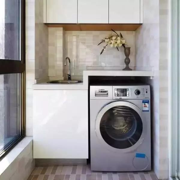 嫌卫生间太小？那是因为你没利用好阳台！