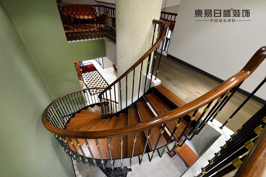 选择复式，楼梯怎么装修才好看？