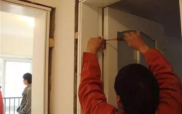 先贴壁纸，还是装开关插座？别搞错啦！